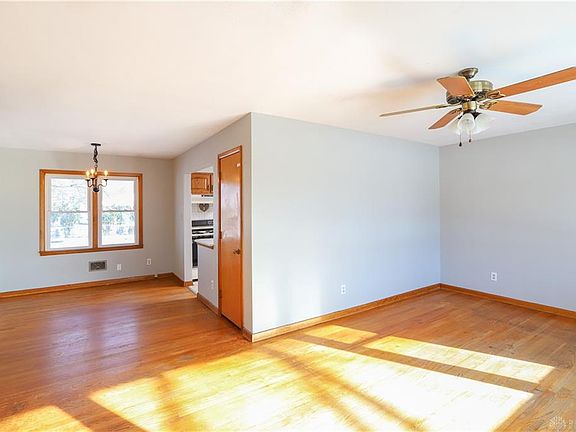 5th image of 306 E Walnut St