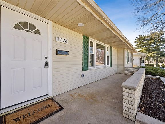 2nd image of 1024 W Walnut St