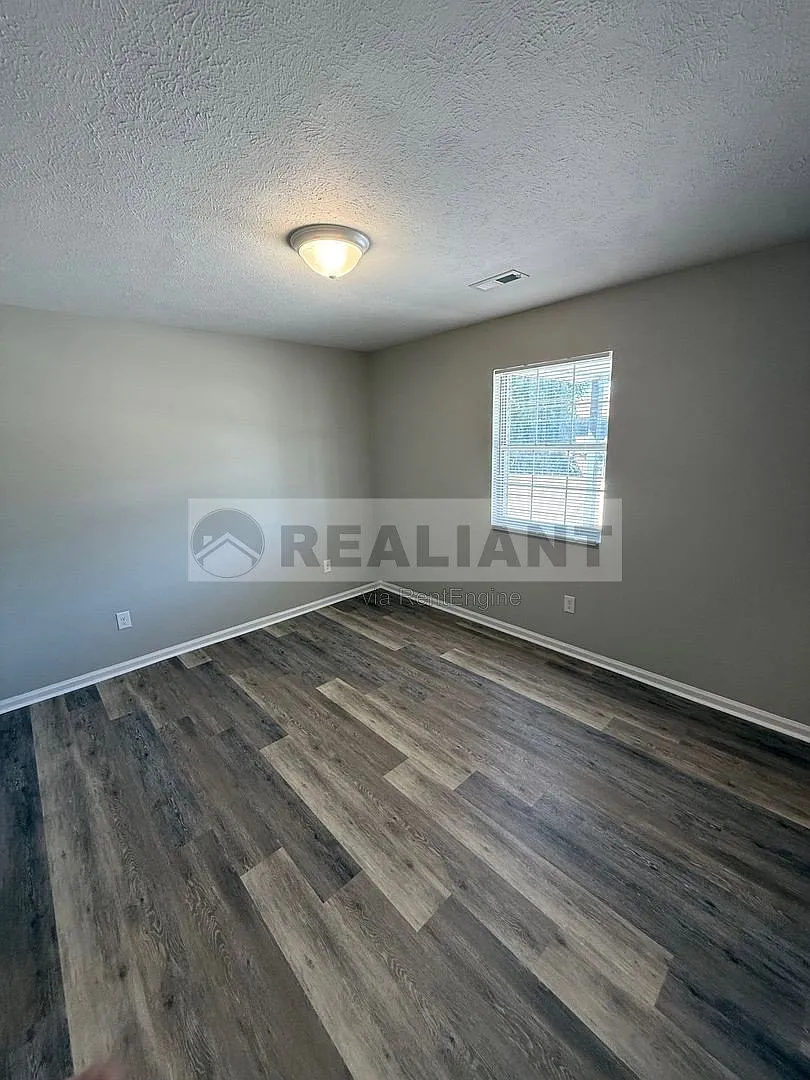 2 bed, 1.5 bath, $895 — Photo 4