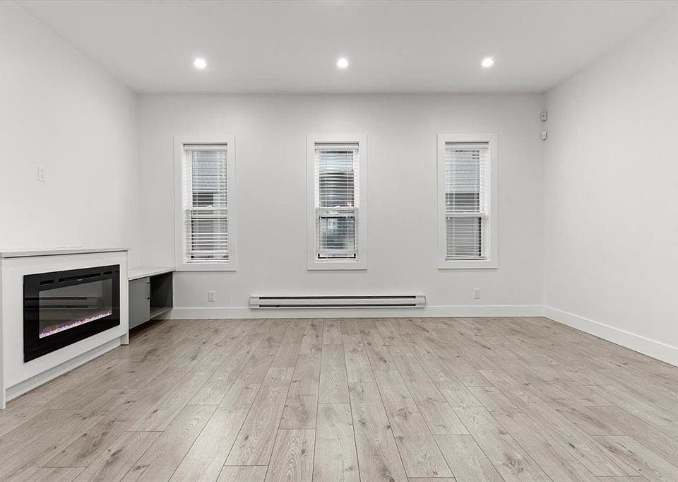 1st image of 45608 Bernard Ave #6