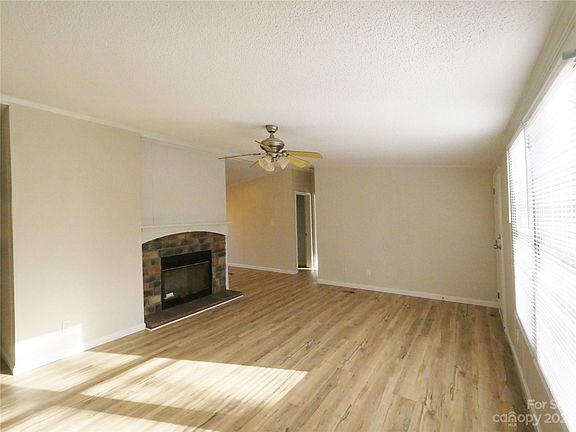 3rd image of 1010 Lakeland Ave