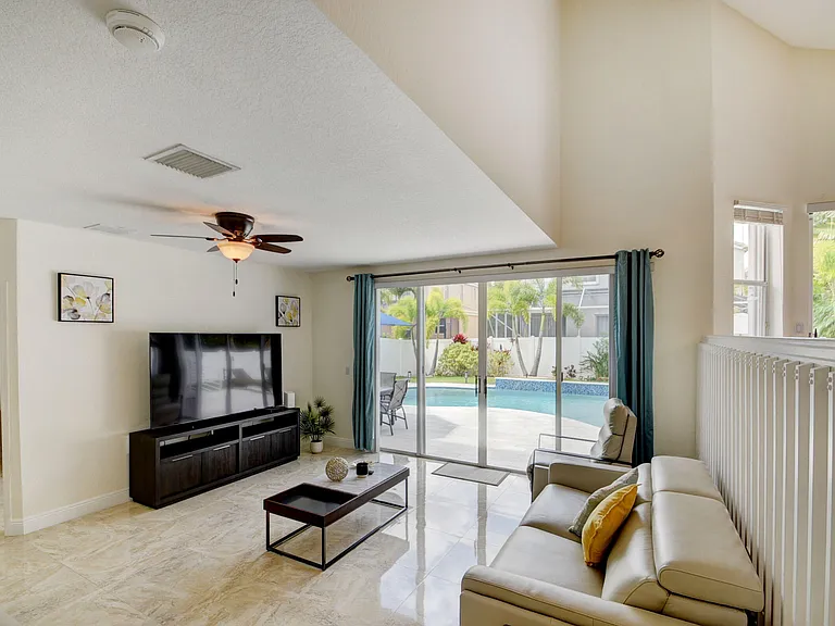 2418 Westmont Dr — Photo 14
