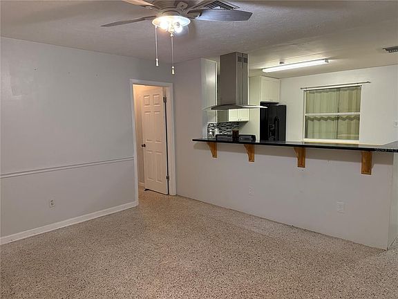 4th image of 845 Edgewood Rd