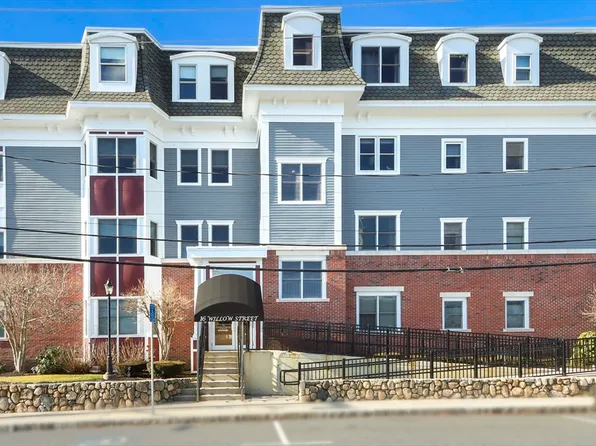 16 Willow St Unit 402, Melrose, MA 02176