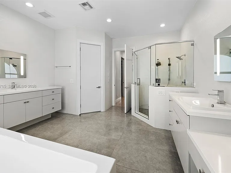 552 Palm Dr — Photo 33