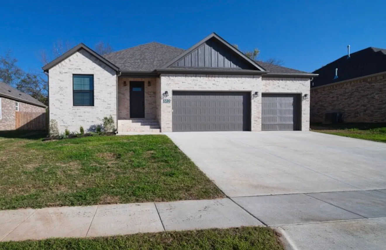 3 bed, 1716 sqft, $2,095 — Photo 1