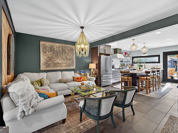 5th image of 229 Alcovy St