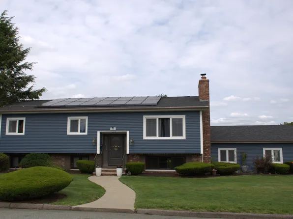 100 Michael Dr, Cranston, RI 02920