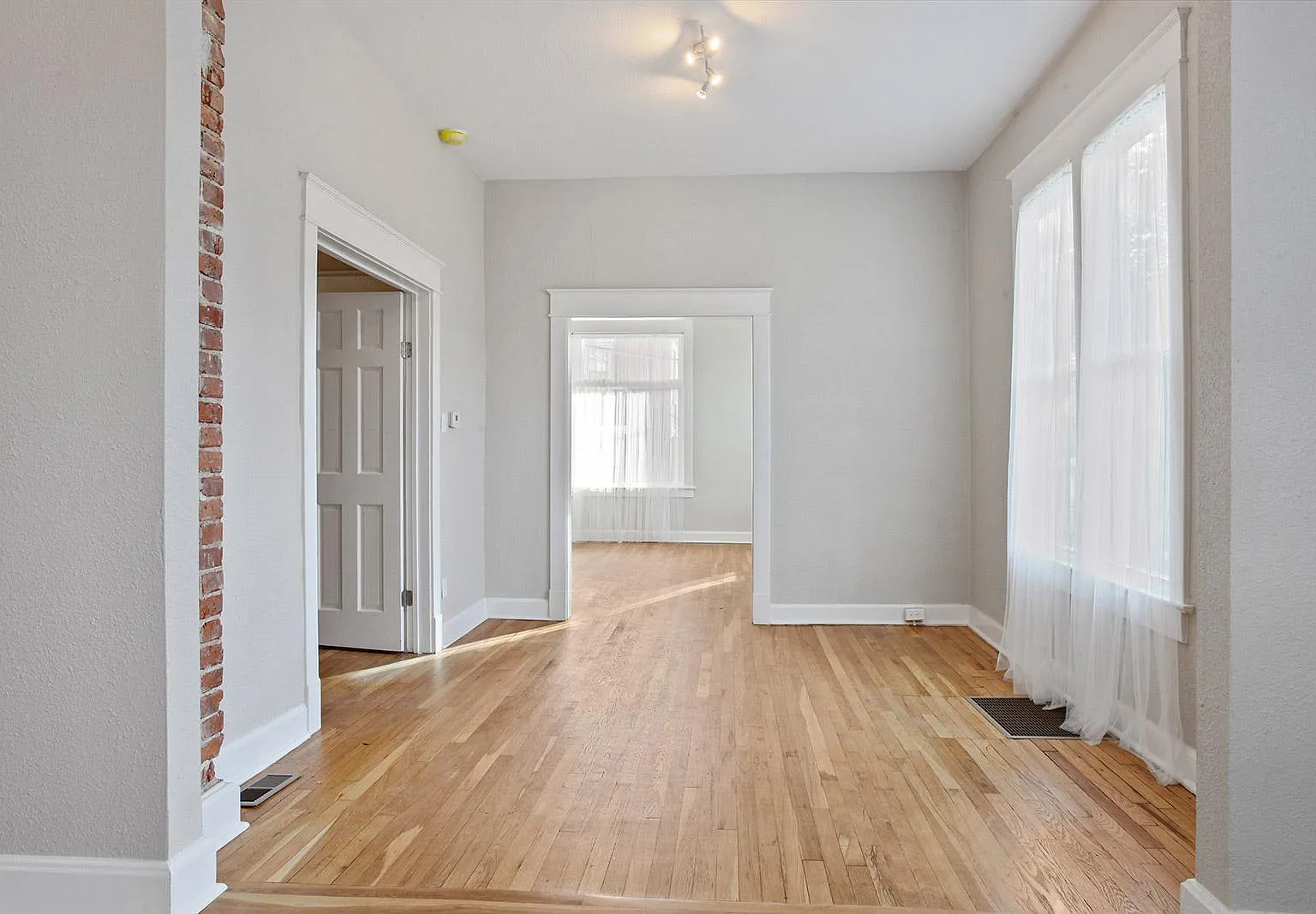 1 bed, 1100 sqft, $1,145 — Photo 3