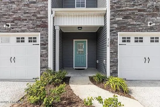 310 S Stingray Ln — Photo 2