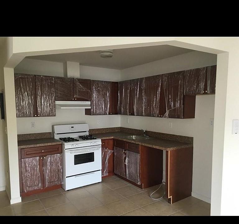 2nd image of 2409 Halsey St #2