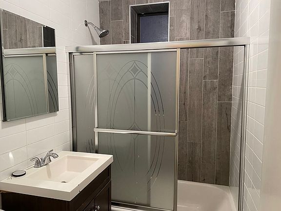 4th image of 1280 Dean St #2C
