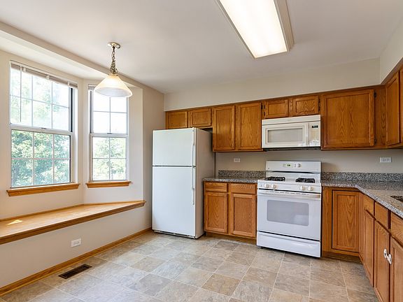 4th image of 497 Grosse Pointe Cir #497
