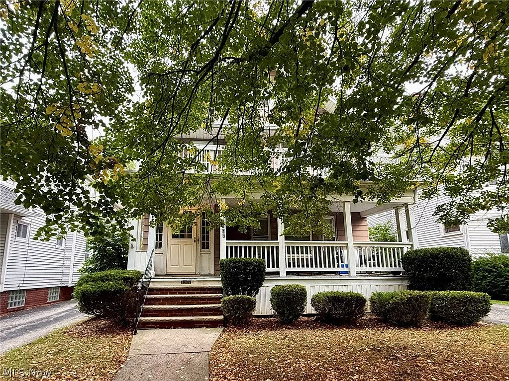 1307 Hathaway Ave — Photo 3