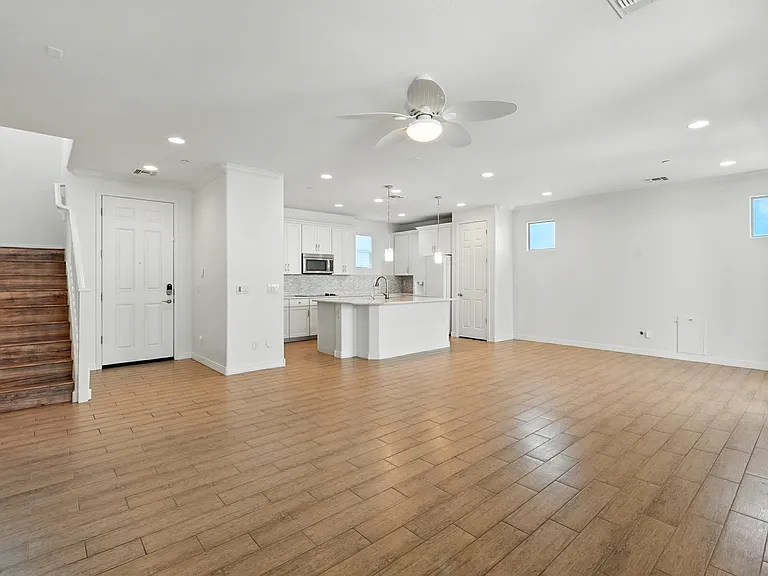4644 E Beck Ln — Photo 15