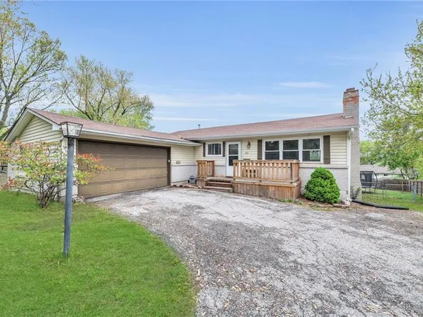 1610 NE Northaven Dr, Kansas City, MO 64118
