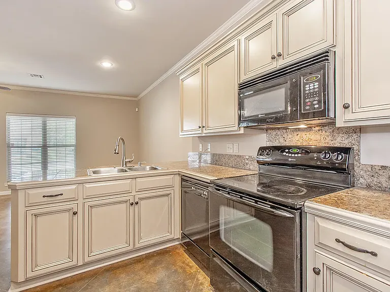 120 Deraney Ln — Photo 9
