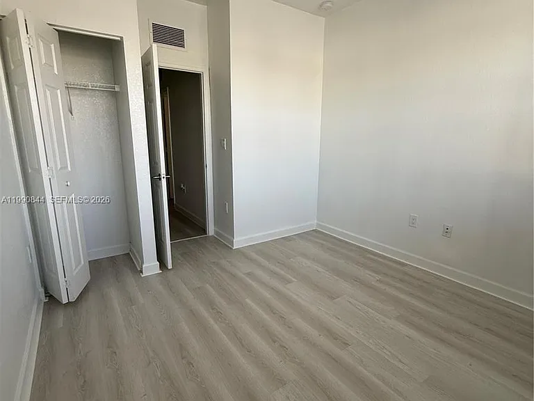 134 SE 28th Ter #6 — Photo 5