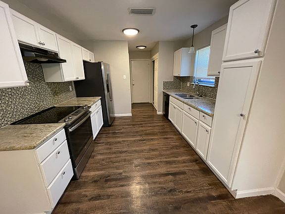 3rd image of 903 Cherrywood Trl