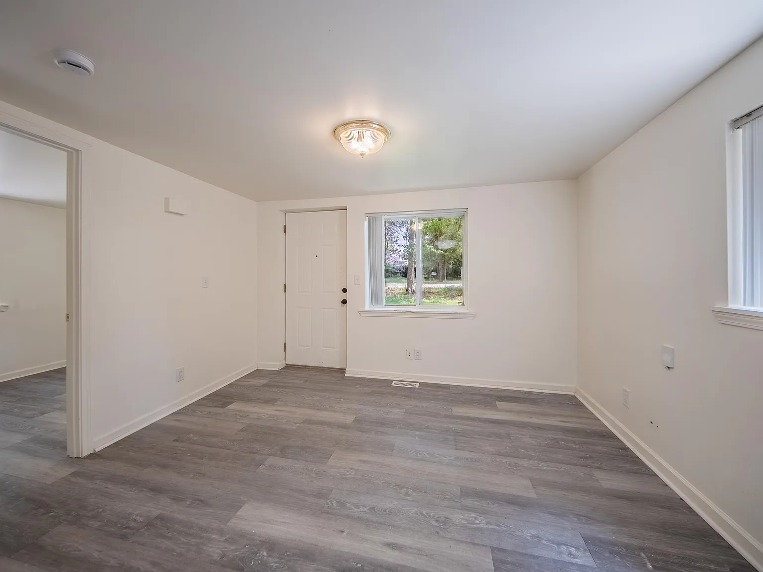 3 bed, 1.0 bath, 704 sqft, $1,500 — Photo 4