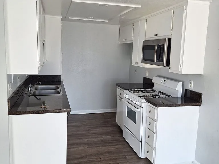 1229 N Edwards St #39 — Photo 5