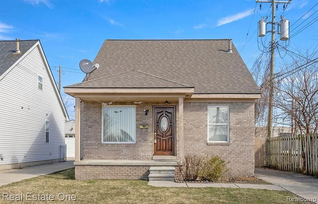 8828 Woodbine photo 1