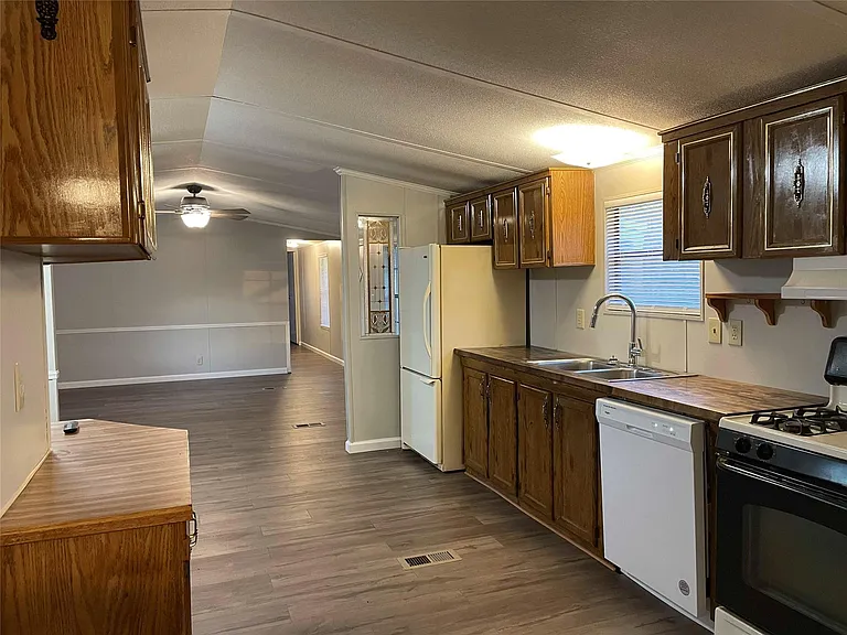 228 Hambrick Rd — Photo 12