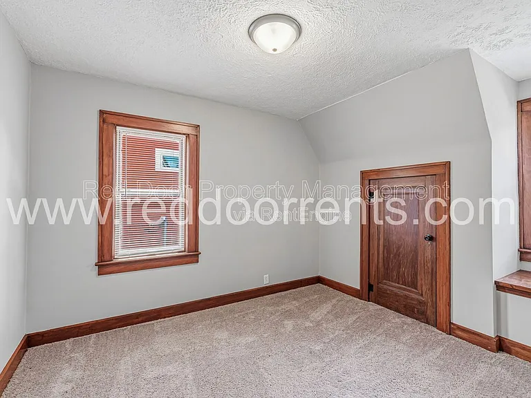 412 N Merrill St — Photo 24