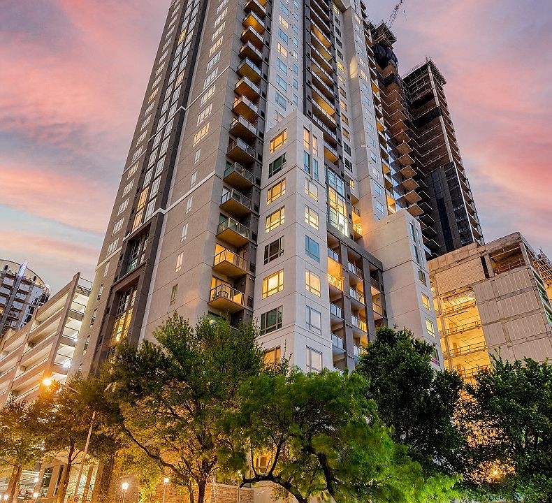 31 floor boutique high-rise featuring luxury apartments