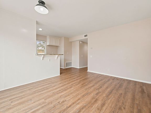 3rd image of 225 20th St #1/2