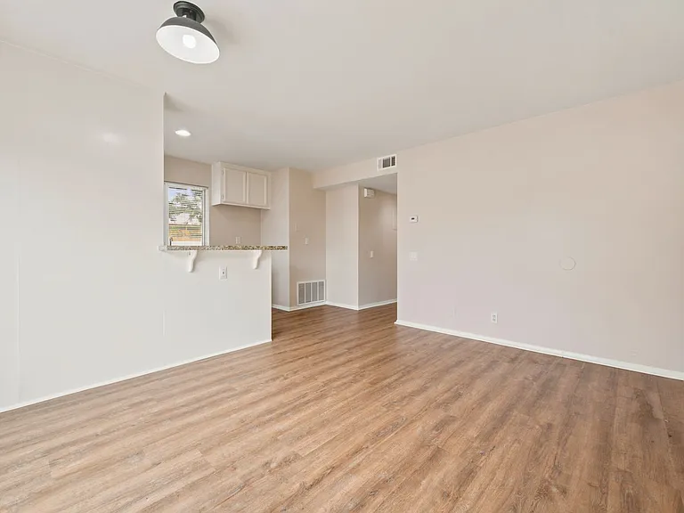 225 20th Street — Photo 3