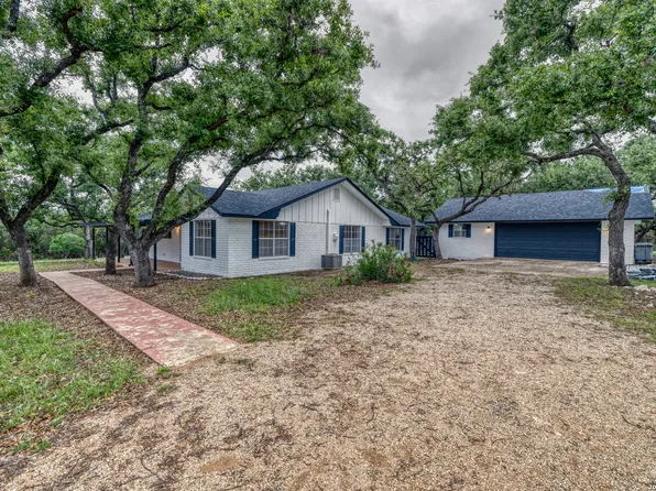 835 Alex Auld Drive, Leakey, TX 78873