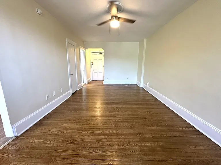 Queen Lane Manor — Photo 9