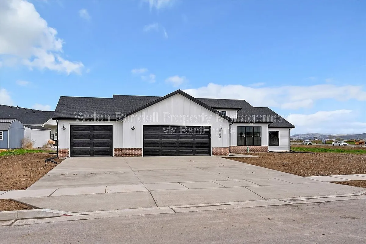 Building Photo - 837 E 300 N