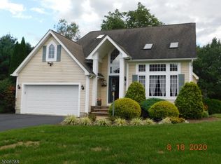 52 Hope Crossing Rd, Belvidere, NJ 07823