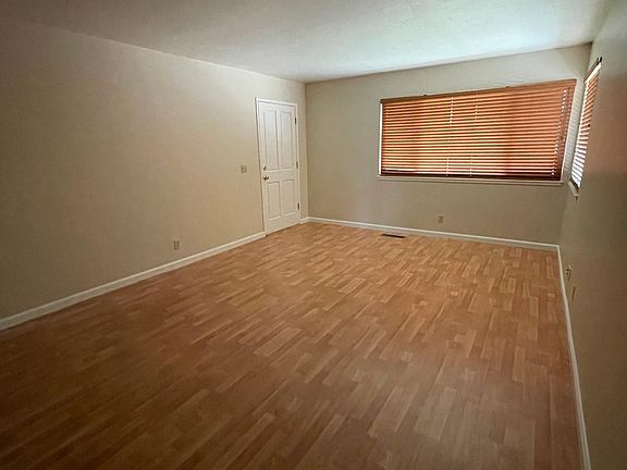 3rd image of 5738 Cahalan Ave