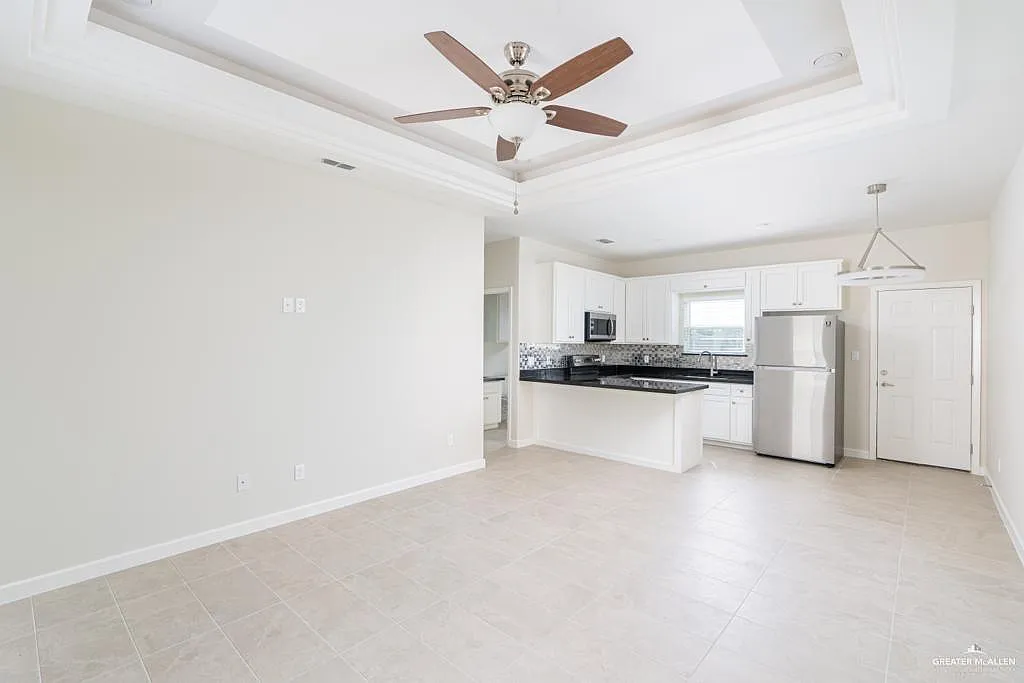 2 bed, 2.0 bath, 962 sqft, $1,000 — Photo 2