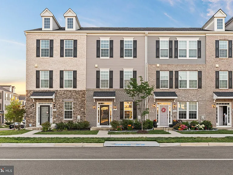 7713 Presidential Pkwy — Photo 2
