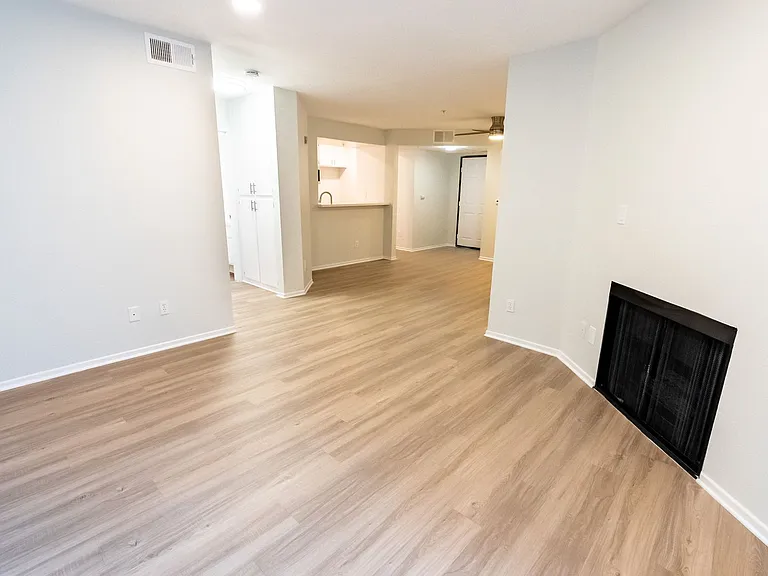 315 Virgil — Photo 64