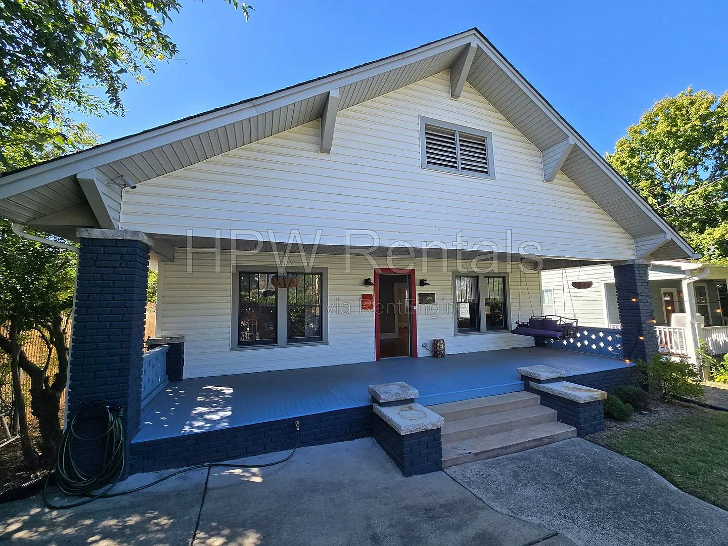 3 bed, 2.0 bath, 2107 sqft, $2,300 — Photo 2