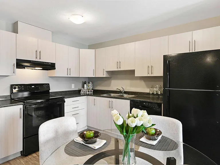 2604 Recplace Dr — Photo 4