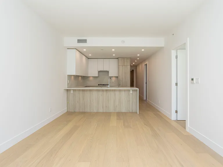 423 6th St #313 — Photo 10