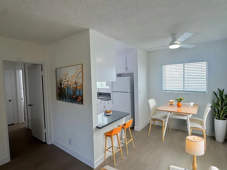 11816 Chandler Blvd #11 — Photo 5