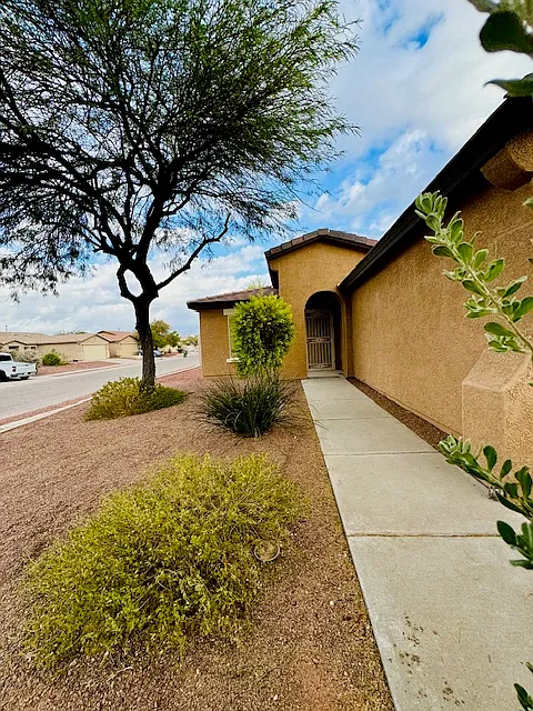 3 bed, 1350 sqft, $1,850 — Photo 2