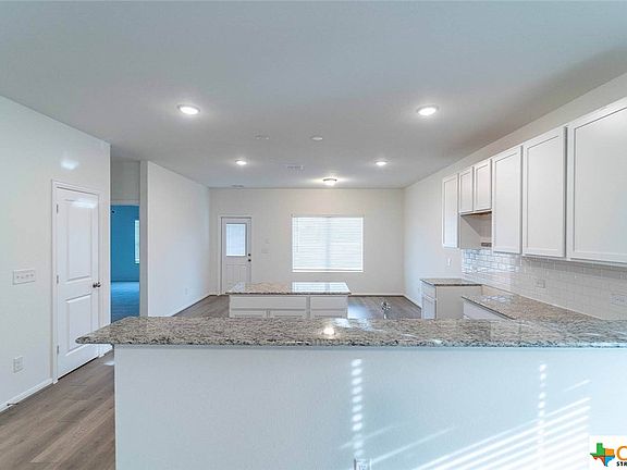 4th image of 221 Villars Dr