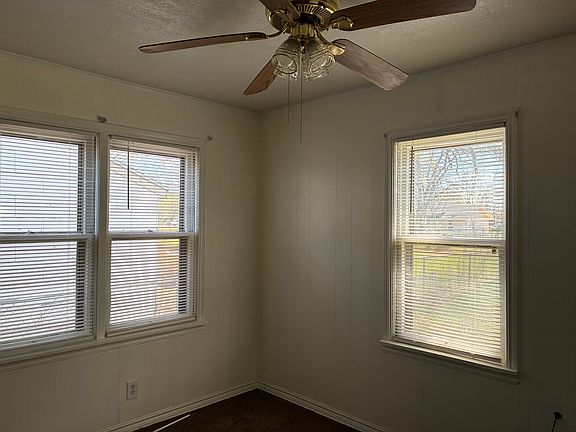 3rd image of 404 E Emporia Ave