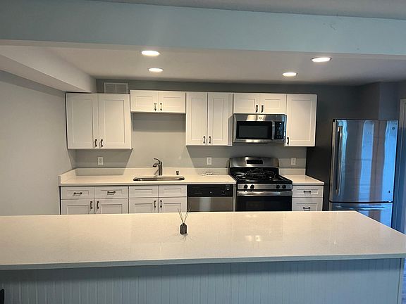 4th image of 780 Stewart Ave #1
