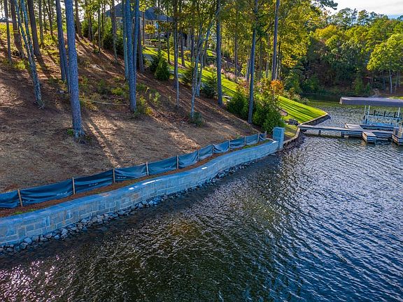 4th image of 1050 Old Mill Ln