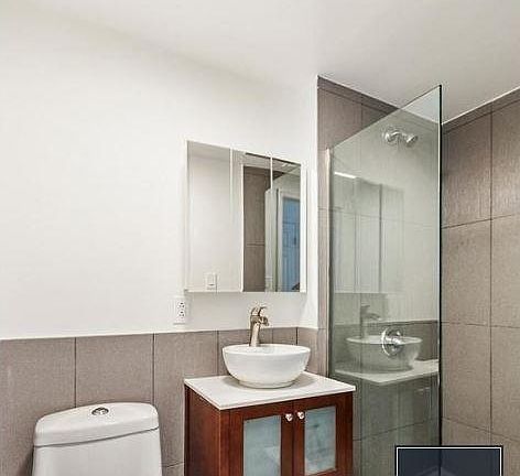 4th image of 750 Greenwich St APT 3N