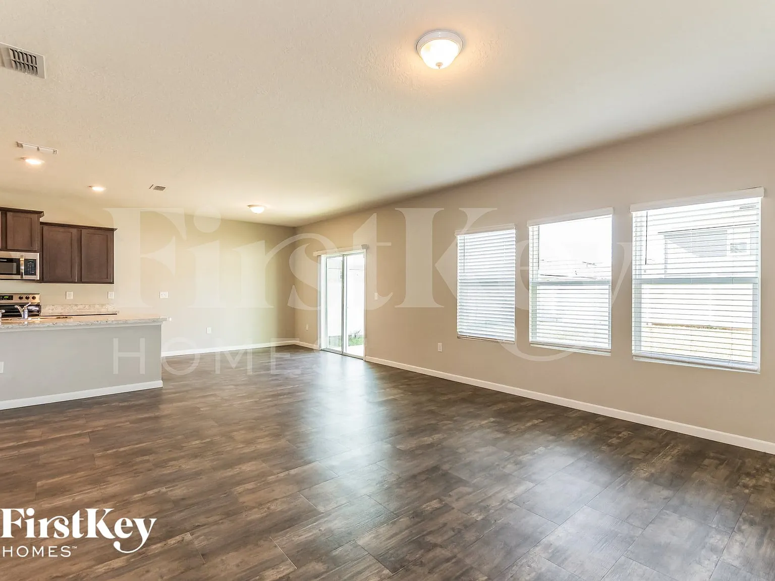 4 bed, 2.5 bath, 2532 sqft, $2,270 — Photo 2